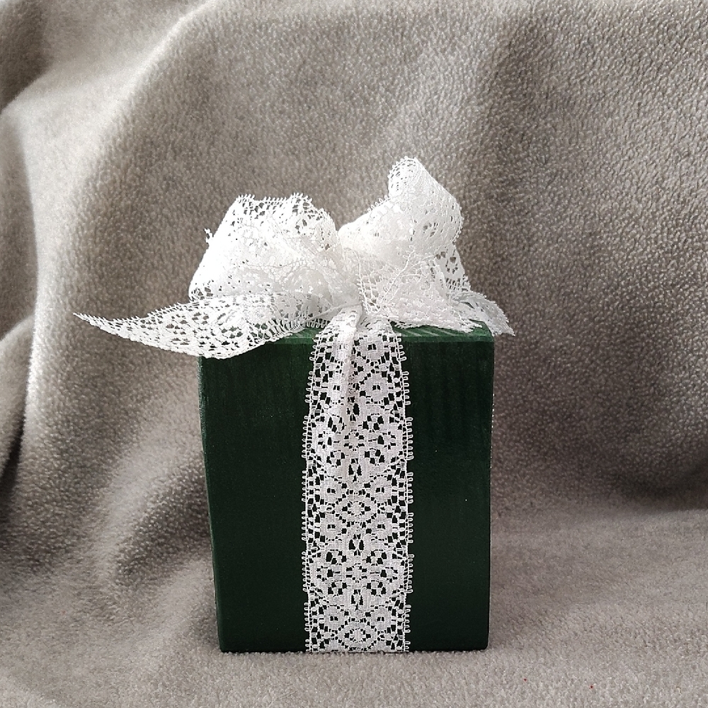 NWOT, Holiday Accent, Package